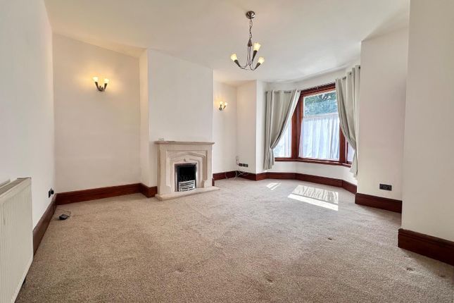 6, Cowrakes Road, Huddersfield photo 2