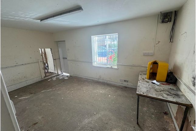 17-3, Meadow Industrial Estate, Water Street, Stockport photo 3