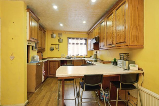 10, Peatfield Avenue, Manchester photo 3