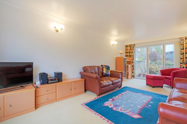 2, Westbank Close, Dronfield photo 2