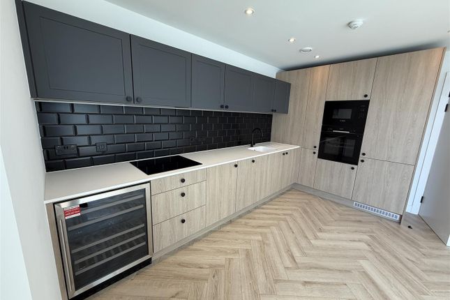 Apt 2406, Bankside, 12 Boulevard photo 2