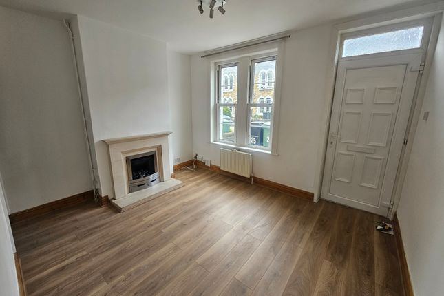 25, Maidstone photo 2