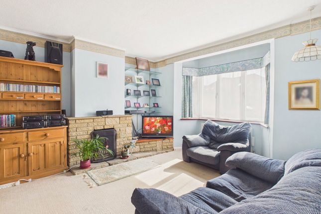 73, Curzon Avenue, Horsham photo 3