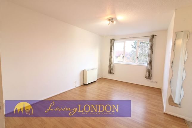 13, Magpie Close, Enfield photo 3