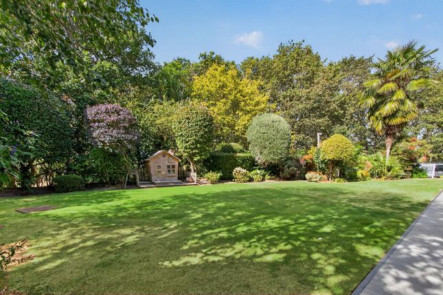 10, Greenoak Place, Hadley Wood photo 2