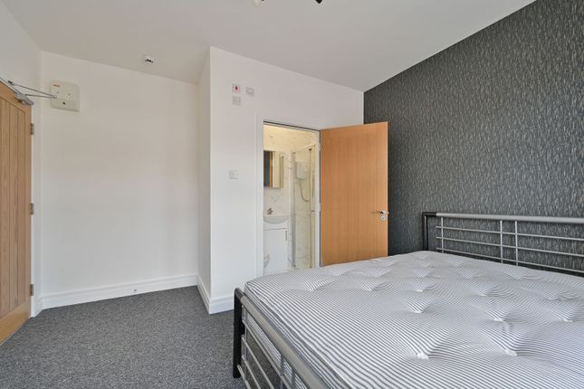 Whippendell Road, WD18, Watford photo 4