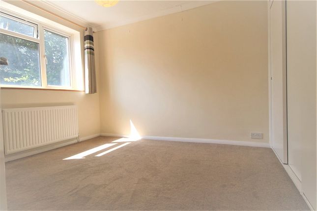 15, Fircroft Court, Surrey photo 4