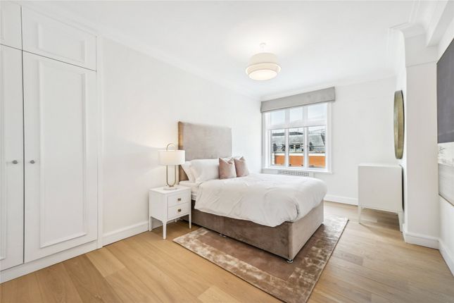 Flat to rent in Chesterfield House, South Audley Street