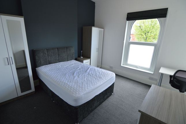 Room to rent in Hainton Avenue, Grimsby