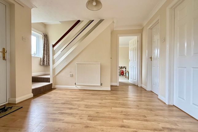 3, Bond Close, Lymington photo 3