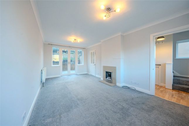 25, Queenshill Crescent, West Yorkshire photo 3