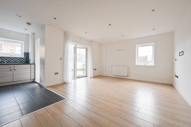 Thumbnail Flat to rent in Arundel House, Walthamstow, London