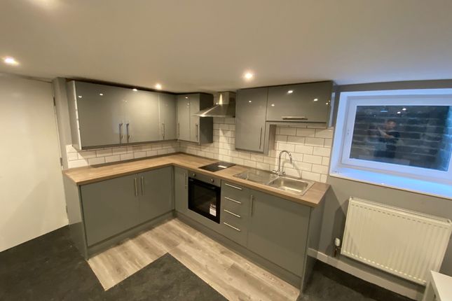 44 , Leeds Road, Dewsbury photo 3