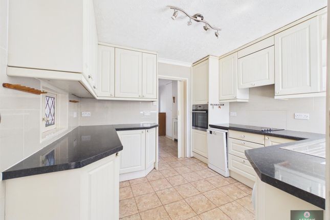 26, Gainsborough Road, CRAWLEY photo 3