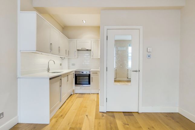 Studio to rent in William Iv Street, London