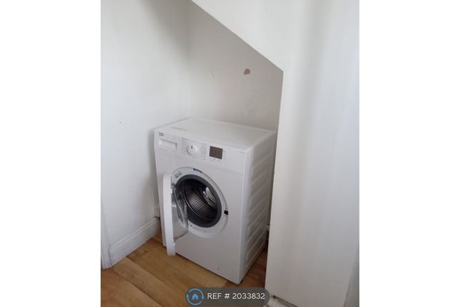 Flat to rent in Armley, Leeds