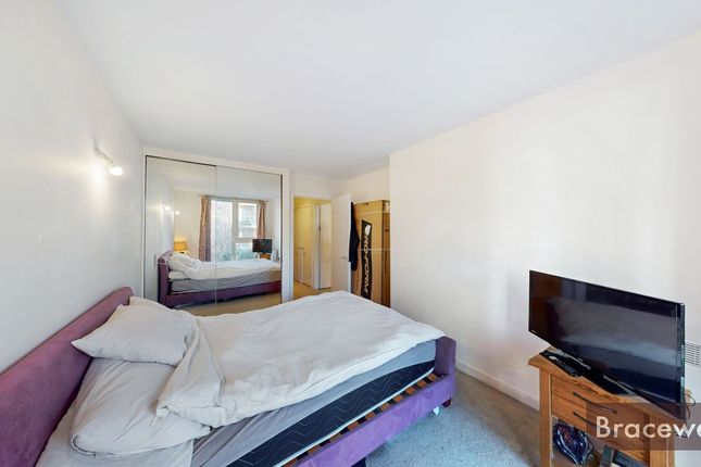 Flat for sale in New River Avenue, London