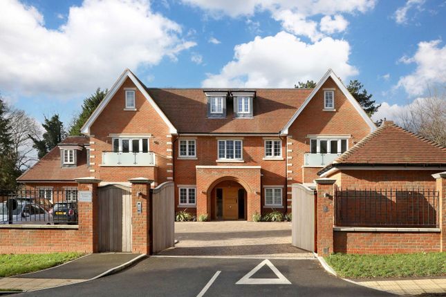 Thumbnail Flat to rent in Amersham Road, Beaconsfield