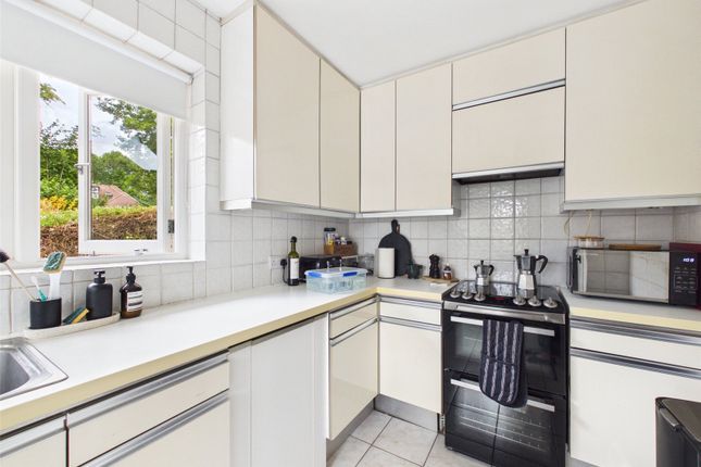11,, Arlington Close, East Twickenham photo 4
