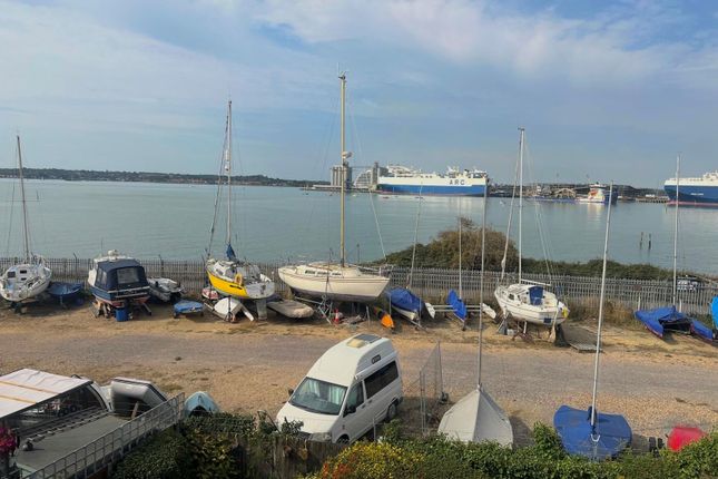 47, Southampton photo 2
