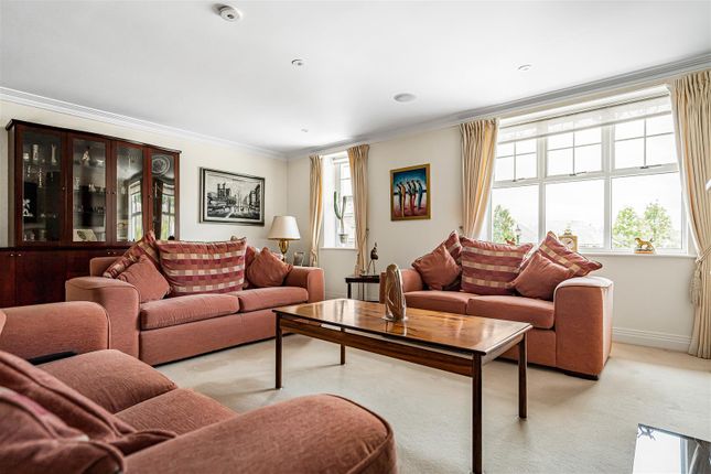 6, Holbrook Gardens, Watford photo 4