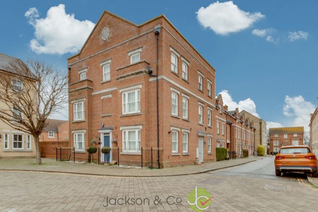 Town house to rent in Garland Road, Colchester