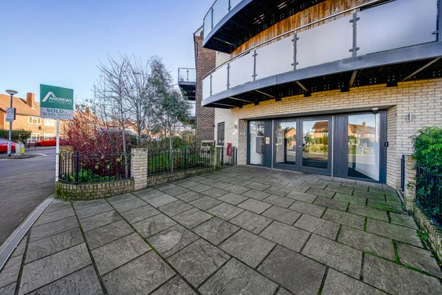 Flat for sale in Oakpoint Court, Sutton Court Road, Hillingdon, Middlesex