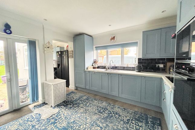 4, Oaks Drive, Swaffham photo 3