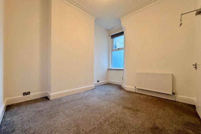 9, Holmfield Road, Blackpool photo 3