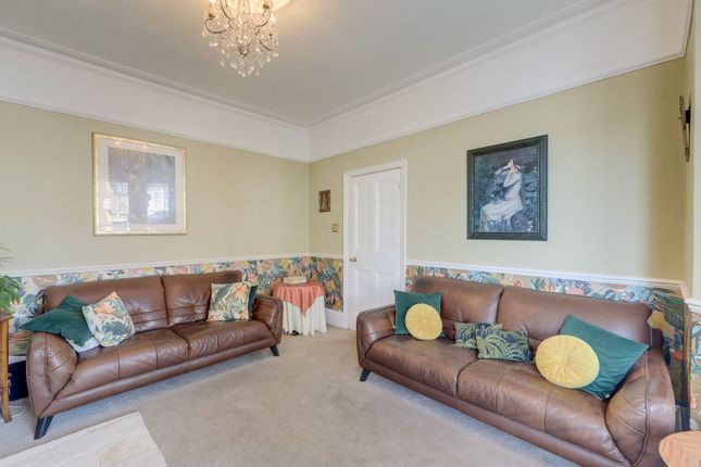 40 Arngask Road, Catford photo 4