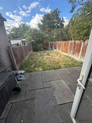 65 Robinson Road, Dagenham photo 2