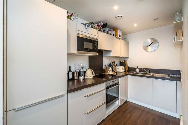 Flat 15, 1, Milles Square, London photo 2