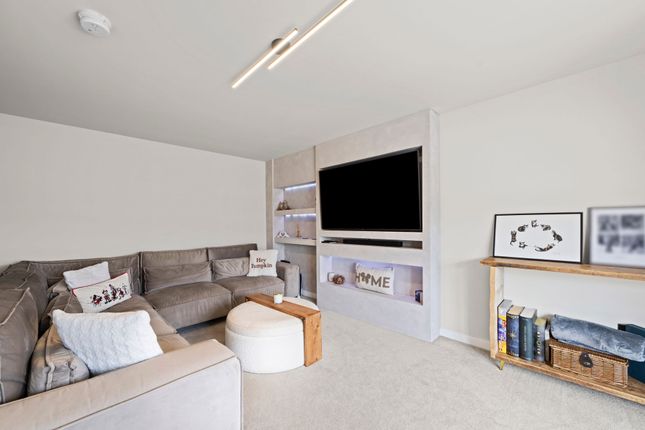 34 East Kip Walk, Livingston photo 3