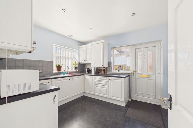 39 Longwood Close, Newcastle Upon Tyne photo 2