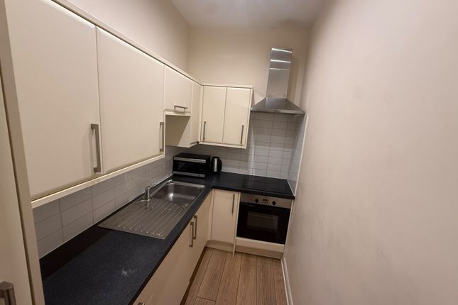 Flat 14, 26, Canal Road, Bradford photo 2