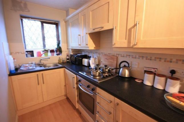 14, Churchfields, Surrey photo 4