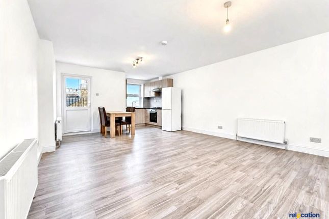 Flat E, 363 High Road, London photo 3