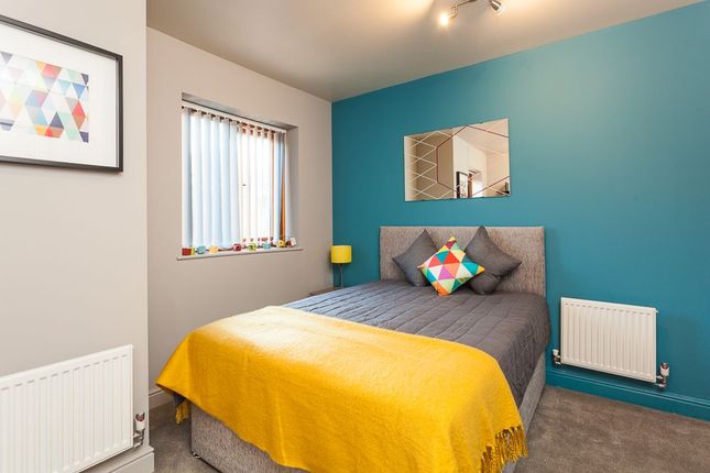 57, Commonwealth Drive, Crawley photo 5