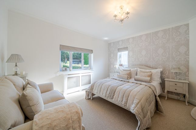 91, Harestone Valley Road, Caterham photo 4