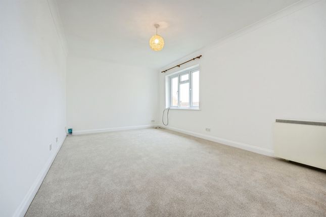 9, Russell Court, Chiltern Road, Aylesbury photo 3
