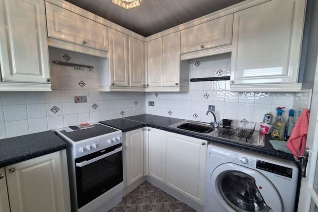 17, Stockethill Court, Aberdeen photo 2