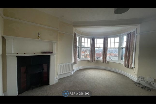 Lounge With Large Bay