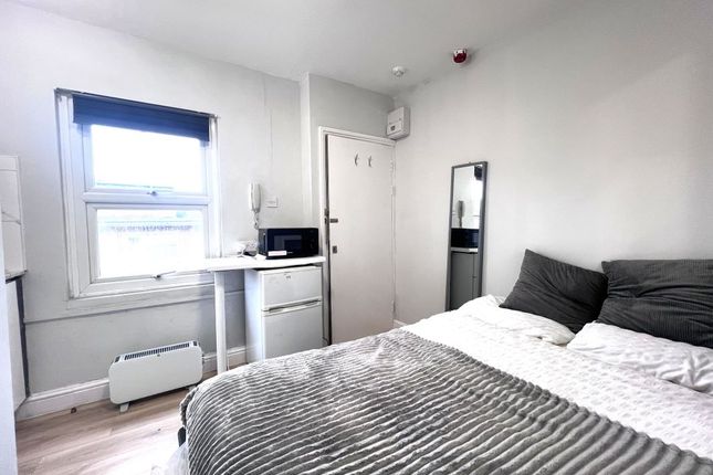 Flat 7, 2(A) Agar Grove, Camden Town, NW1 9TD photo 2