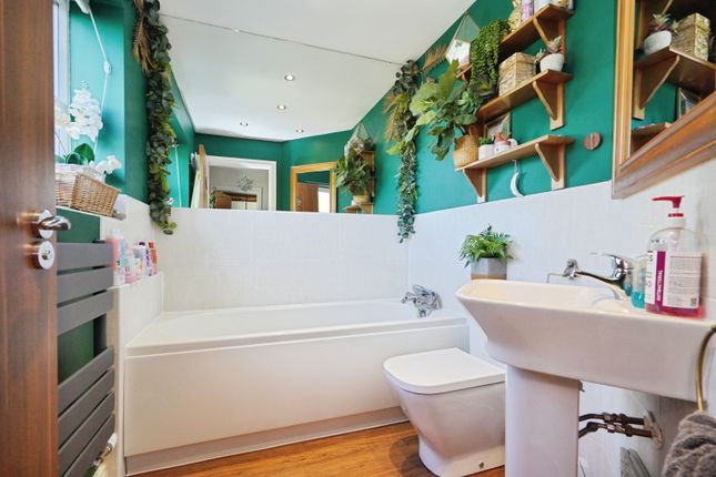 14, Chimneypot Lane, Swadlincote photo 3