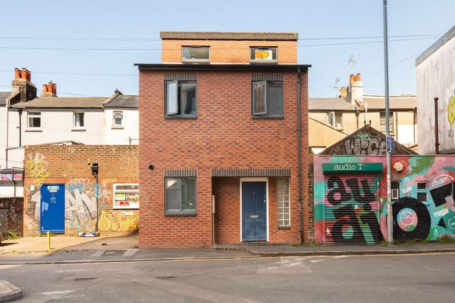 5 Elder Place, Brighton photo 4