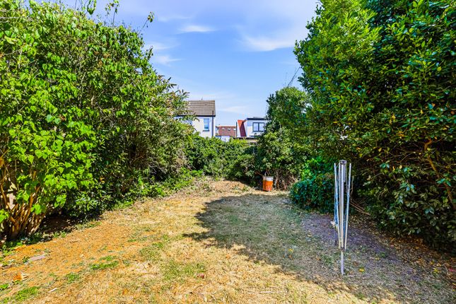 134, Leigh Hall Road, Leigh-On-Sea photo 3