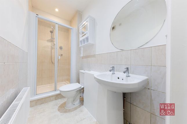 Flat for sale in Downs Road, London