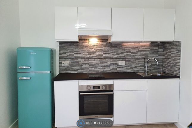 Flat, London photo 5