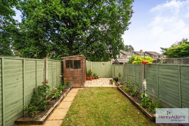 34 Thorn Close, Petersfield photo 4