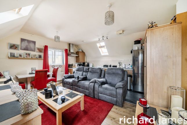 23F, Dyson Road, Swindon photo 2